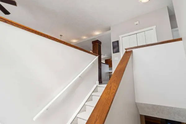 136 Luxstone PL SW, Airdrie, AB T4B 3C2