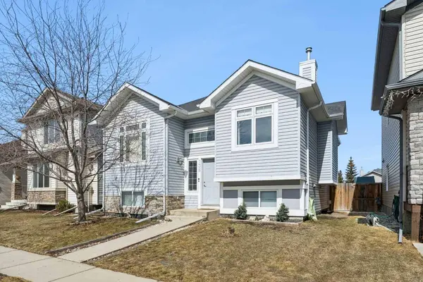 136 Luxstone PL SW, Airdrie, AB T4B 3C2