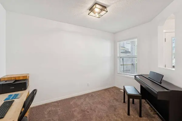 144 Canals CIR SW, Airdrie, AB T4B 3E9