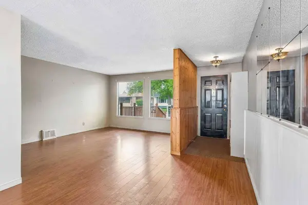 6636 18 ST SE, Calgary, AB T2C 0M6