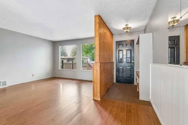 6636 18 ST SE, Calgary, AB T2C 0M6