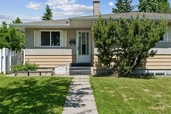 1306 87 AVE SW, Calgary, AB T2V 0W3