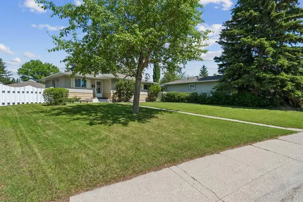 1306 87 AVE SW, Calgary, AB T2V 0W3