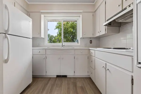 1306 87 AVE SW, Calgary, AB T2V 0W3