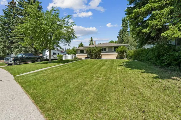 1306 87 AVE SW, Calgary, AB T2V 0W3