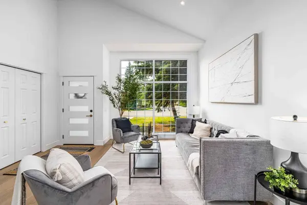 28 Sunlake CIR SE, Calgary, AB T2X 3J2