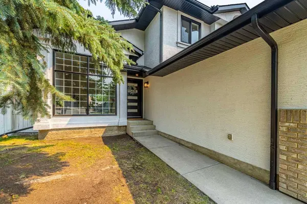 28 Sunlake CIR SE, Calgary, AB T2X 3J2