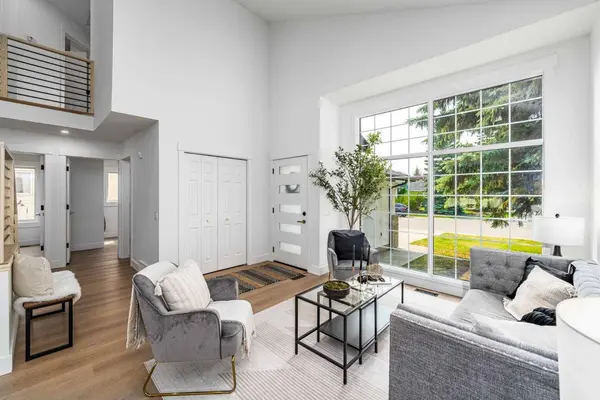 28 Sunlake CIR SE, Calgary, AB T2X 3J2
