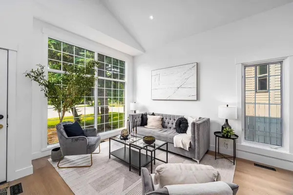 28 Sunlake CIR SE, Calgary, AB T2X 3J2