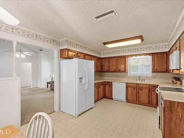 5610 N Heatherstone Drive, Shreveport, LA 71129