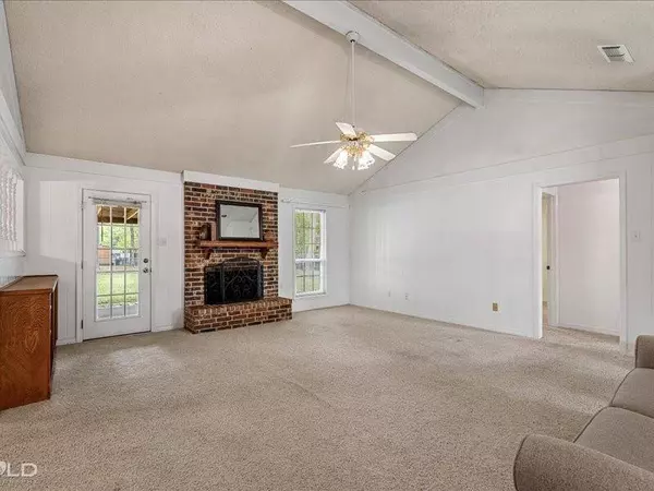 5610 N Heatherstone Drive, Shreveport, LA 71129