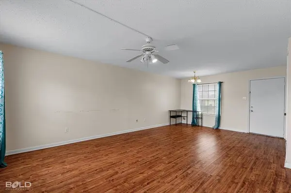 121 Carriage Square Drive, Bossier City, LA 71112
