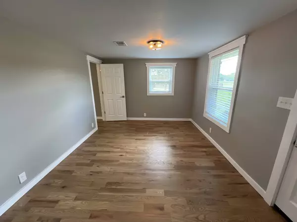 300 Kirk Ln, Gallatin, TN 37066