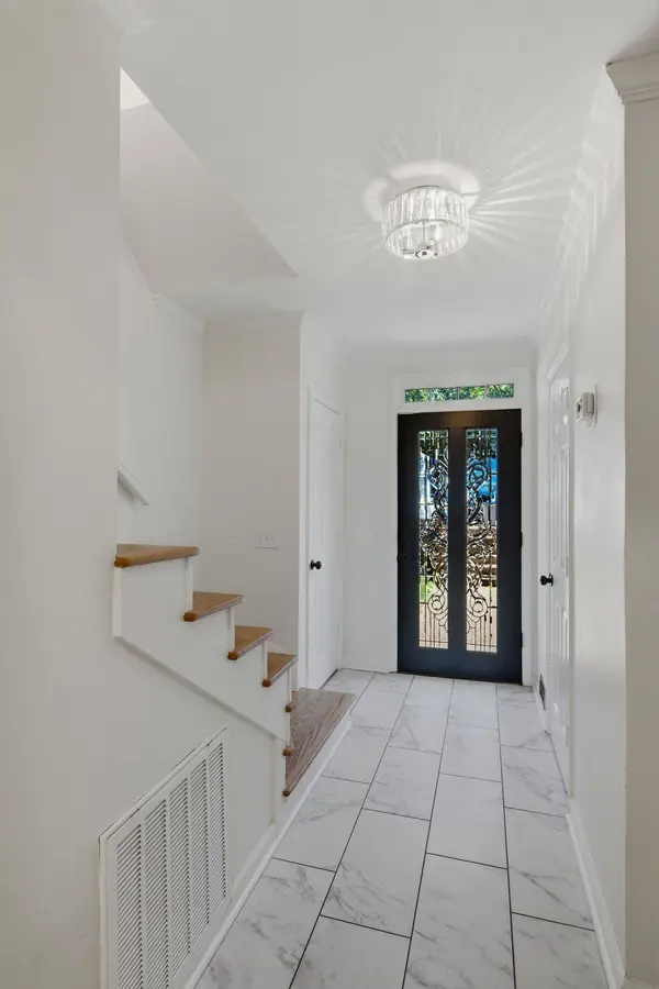 4400 Belmont Park Ter #201, Nashville, TN 37215