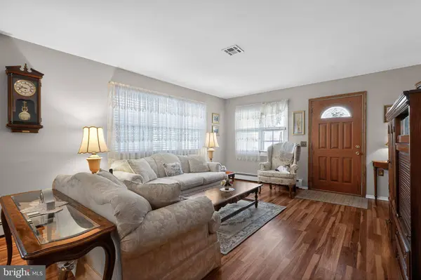 14 DORAL DR, Toms River, NJ 08757