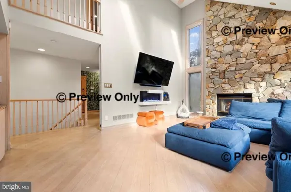 1 WINDSOR DR, Voorhees, NJ 08043