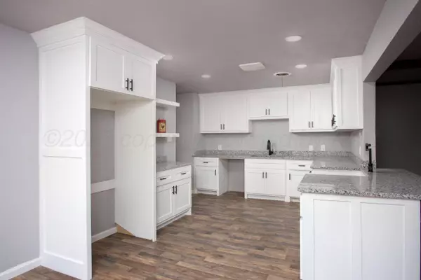 2701 Comanche TRL, Pampa, TX 79065