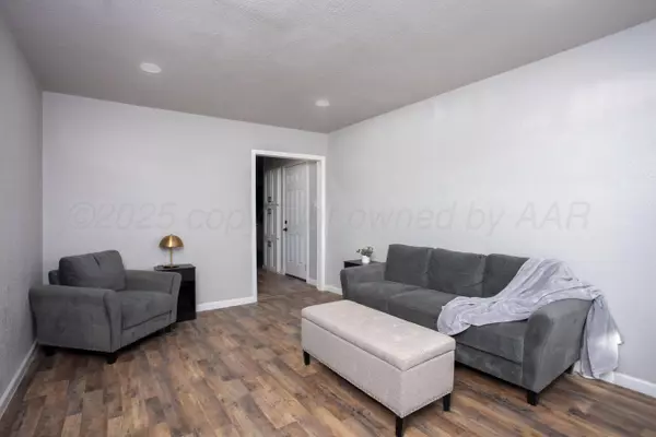 2701 Comanche TRL, Pampa, TX 79065