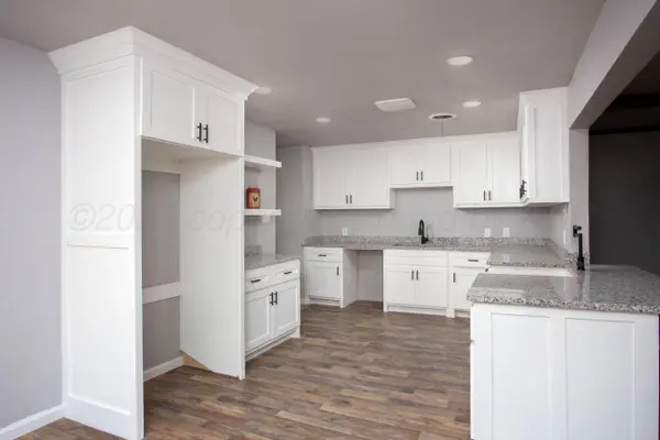 2701 Comanche TRL, Pampa, TX 79065