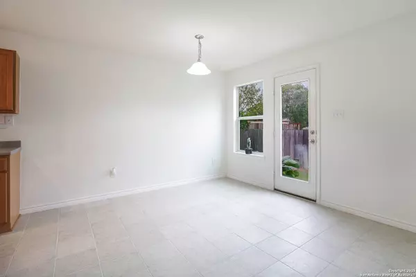 8607 Egret Ct, San Antonio, TX 78245