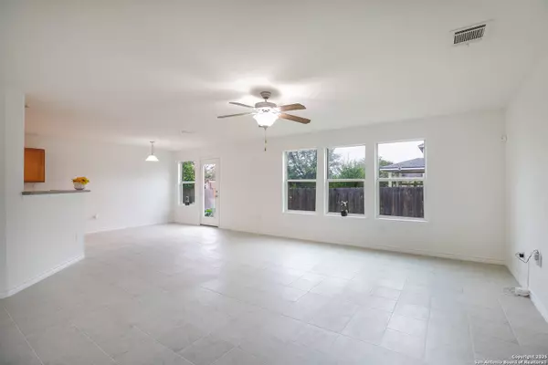 8607 Egret Ct, San Antonio, TX 78245