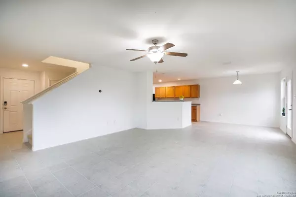 8607 Egret Ct, San Antonio, TX 78245