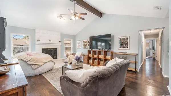 7863 Hawk Trail, San Antonio, TX 78250