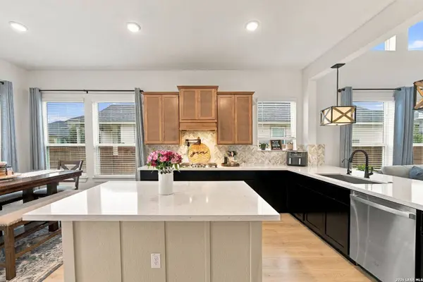 9402 Pioneer Junction, San Antonio, TX 78254