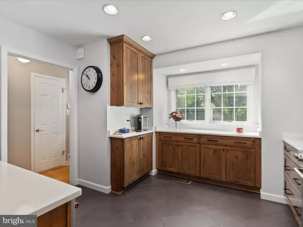 3809 FOXFIELD LN, Fairfax, VA 22033