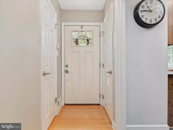 3809 FOXFIELD LN, Fairfax, VA 22033