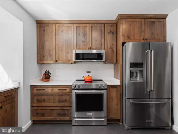 3809 FOXFIELD LN, Fairfax, VA 22033