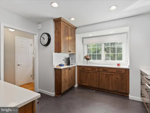 3809 FOXFIELD LN, Fairfax, VA 22033