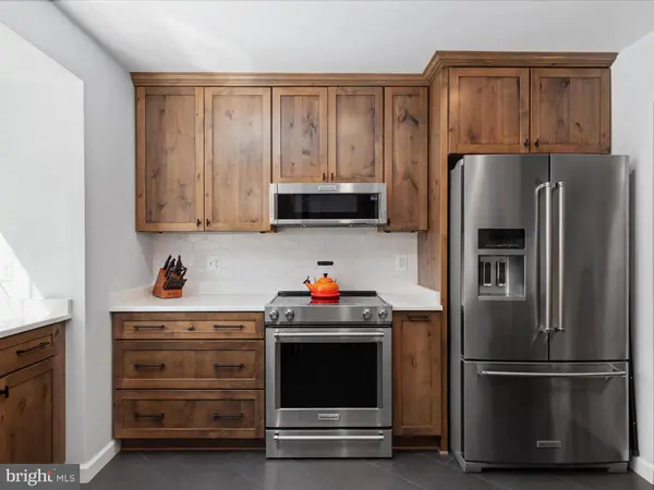 3809 FOXFIELD LN, Fairfax, VA 22033