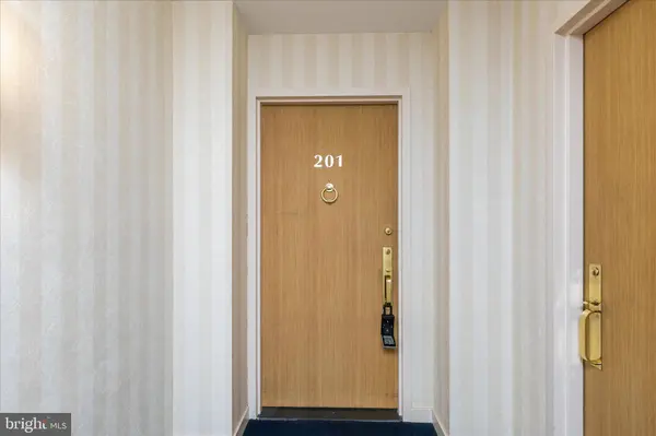 11500 FAIRWAY DR #201, Reston, VA 20190