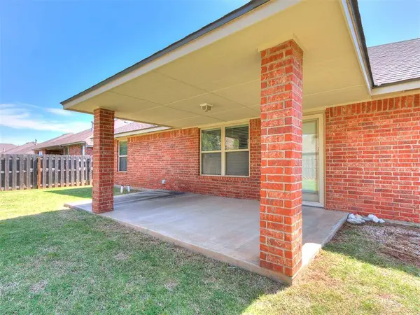 2129 Appalachian TRL, Edmond, OK 73003