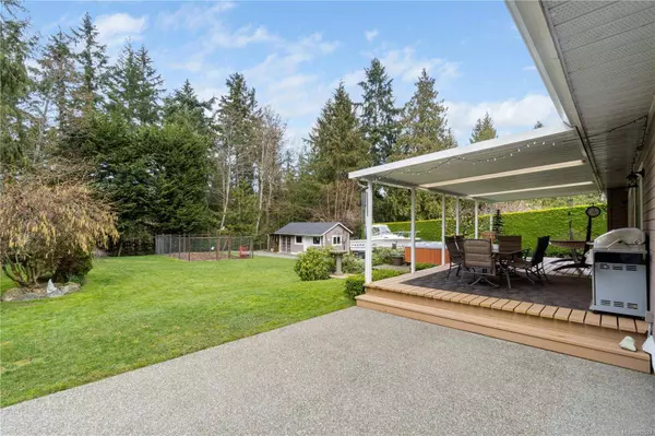 879 View Rd, Qualicum Beach, BC V9K 1N3