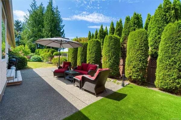 467 Schley Pl, Qualicum Beach, BC V9K 2L5