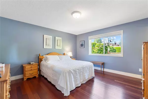 467 Schley Pl, Qualicum Beach, BC V9K 2L5