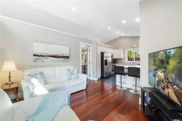 467 Schley Pl, Qualicum Beach, BC V9K 2L5