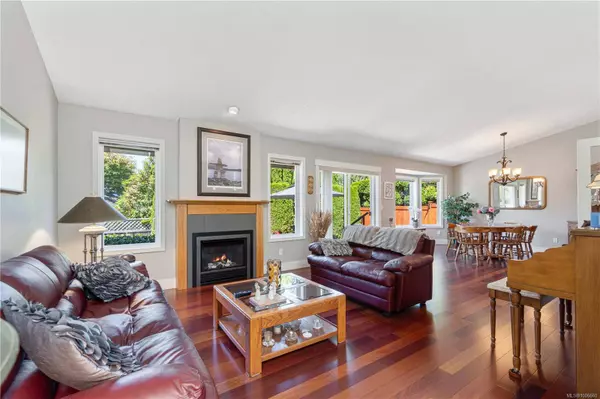 467 Schley Pl, Qualicum Beach, BC V9K 2L5