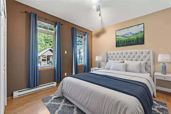 1880 Pierce Way, Qualicum Beach, BC V9K 2V1