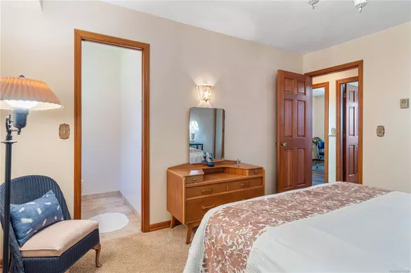 694 Wedgewood Cres, Parksville, BC V9P 1B6