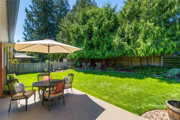 694 Wedgewood Cres, Parksville, BC V9P 1B6