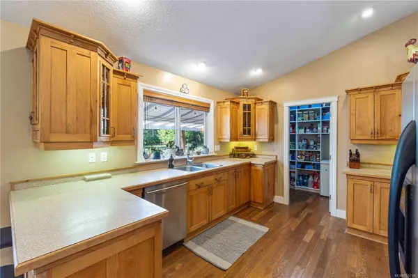 1780 Ashling Rd, Qualicum Beach, BC V9K 2V1