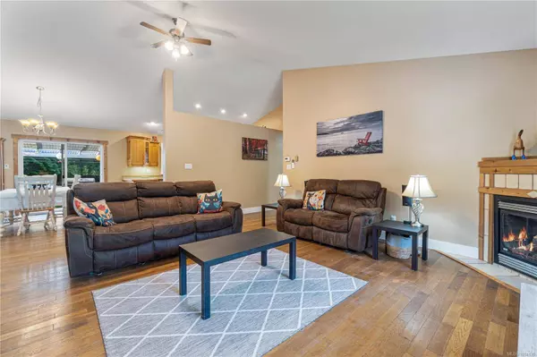 1780 Ashling Rd, Qualicum Beach, BC V9K 2V1