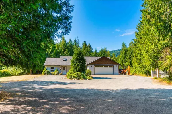 1780 Ashling Rd, Qualicum Beach, BC V9K 2V1