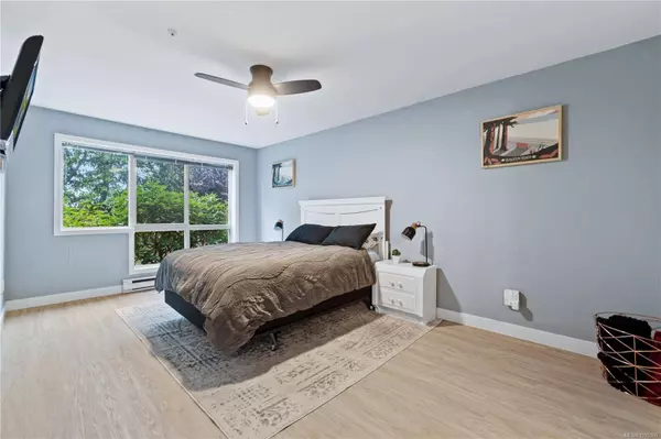 335 Hirst Ave W #108, Parksville, BC V9P 2R5