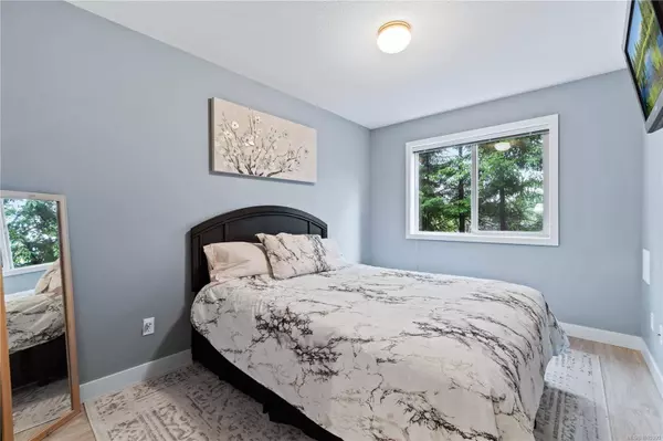 335 Hirst Ave W #108, Parksville, BC V9P 2R5