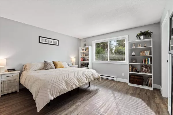 780 Humphrey Rd, Parksville, BC V9P 1C8