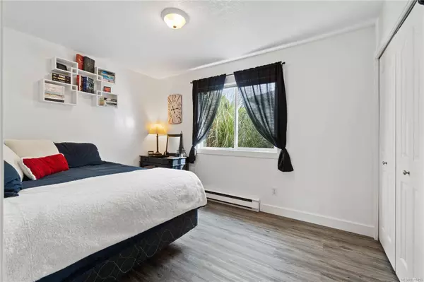 780 Humphrey Rd, Parksville, BC V9P 1C8